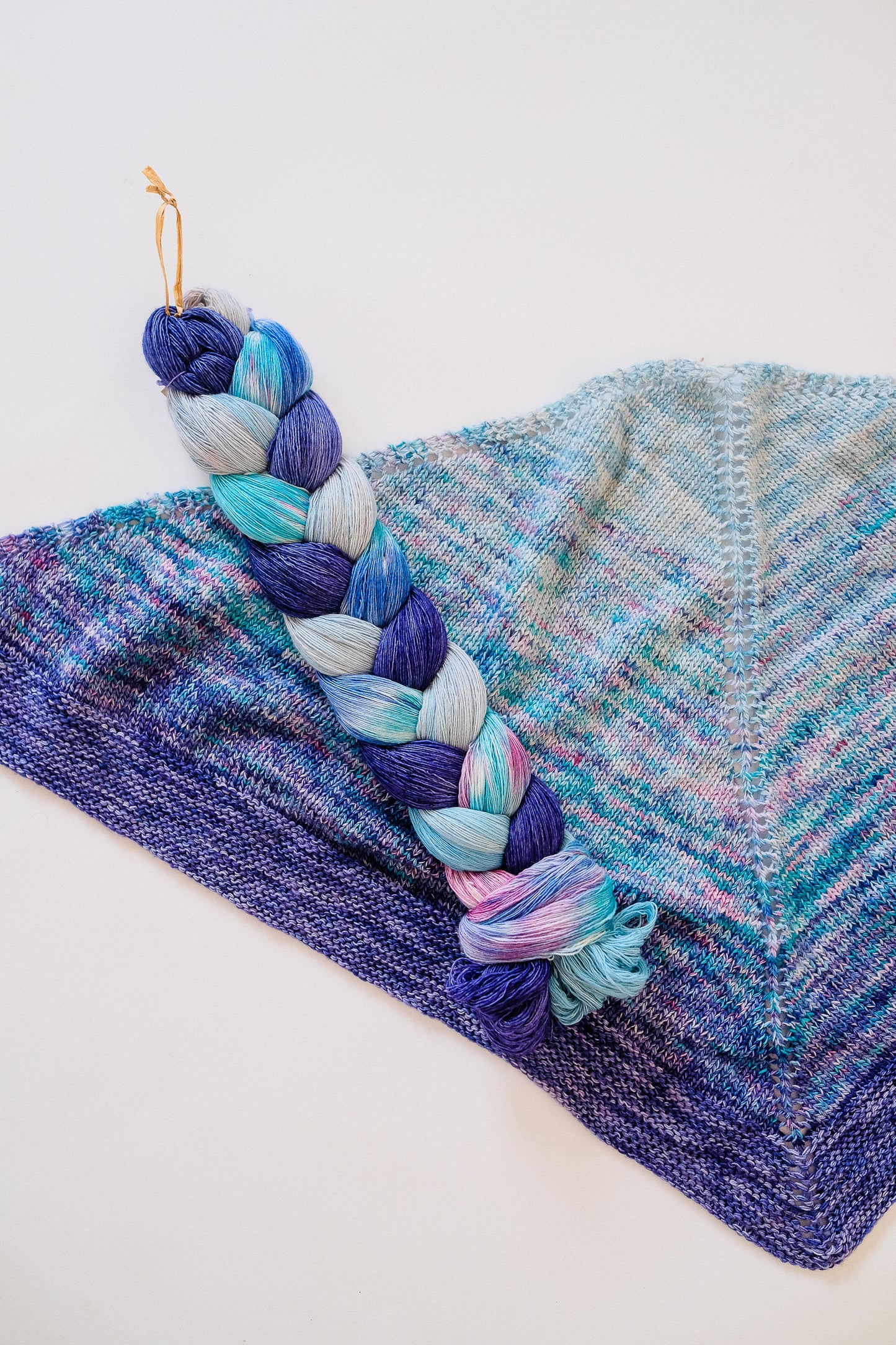 Gradiente Triangle Shawl (F199)