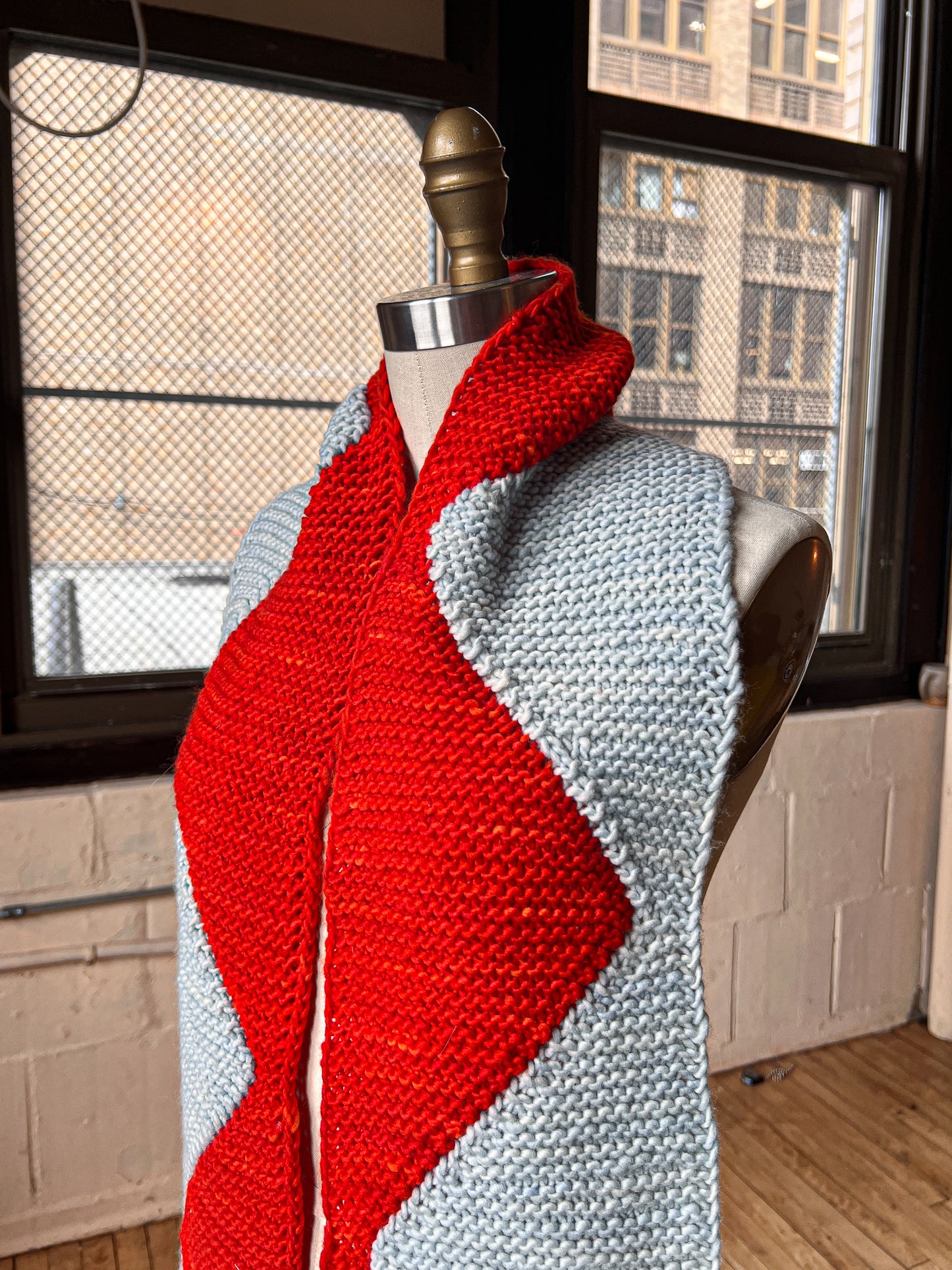Sawtooth Scarf (F174)