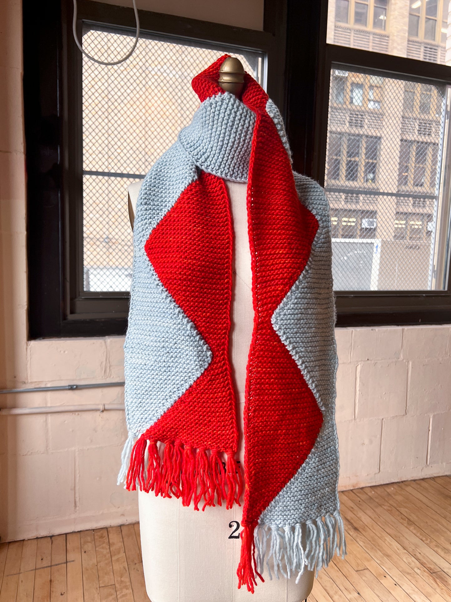 Sawtooth Scarf (F174)