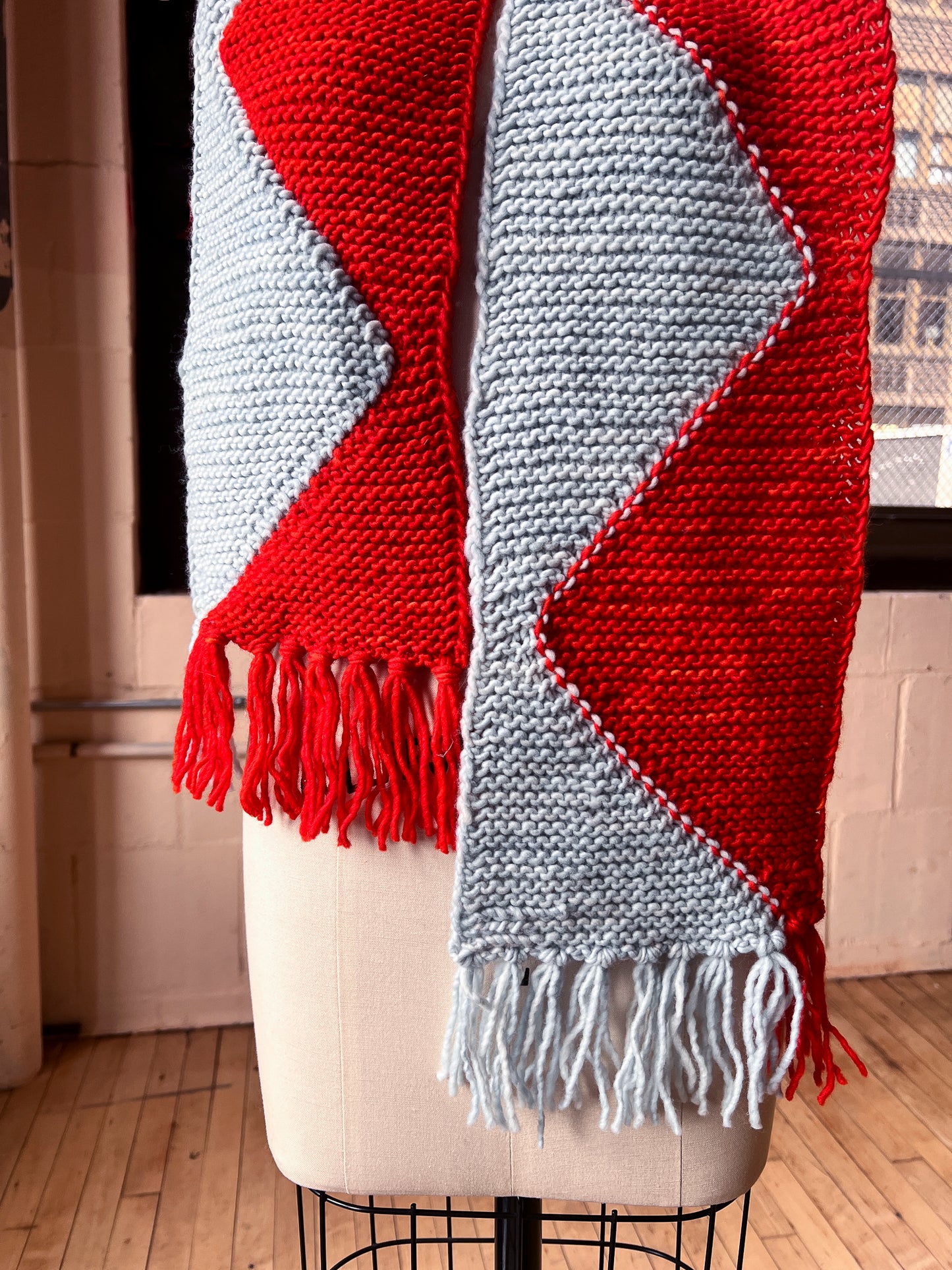 Sawtooth Scarf (F174)