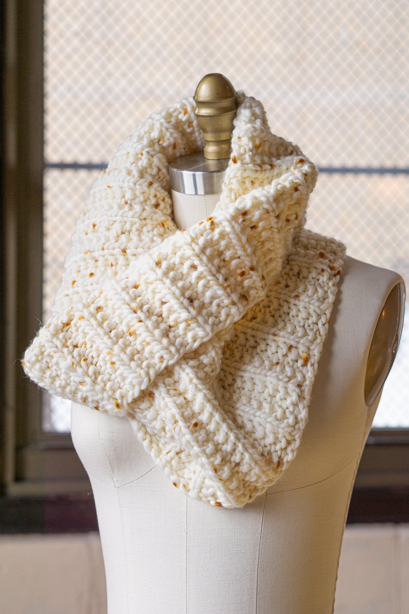 Seeded Rib Stitch Cowl (F176)