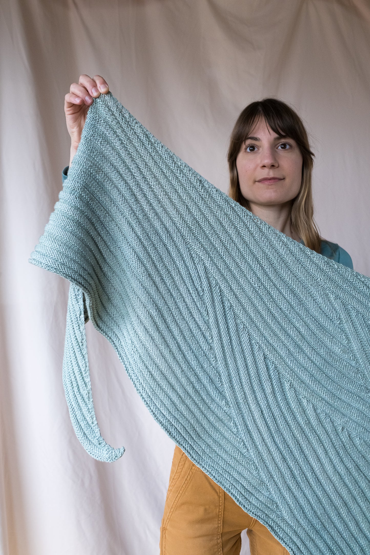Chalk Stripe Shawl - LYS Day 2022 (F180)