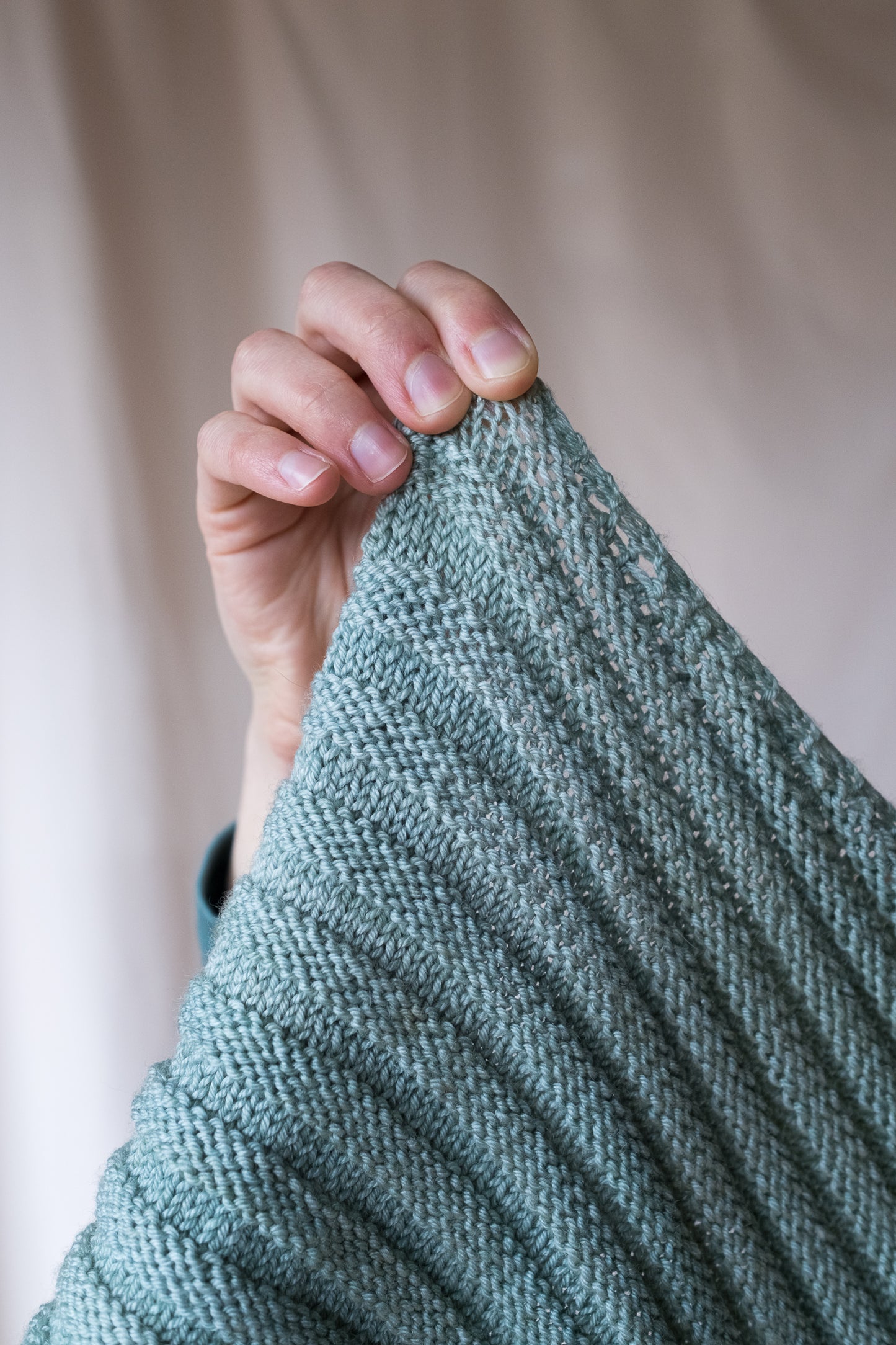 Chalk Stripe Shawl - LYS Day 2022 (F180)