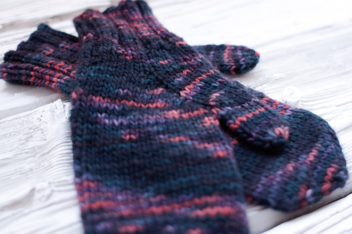 Handful of Berries Mittens (F4)