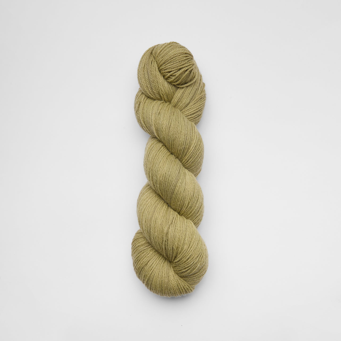 Kinua Fingering Luxury Blend yarn in pistachio color, close-up of soft, high-quality knitting yarn for delicate projects.