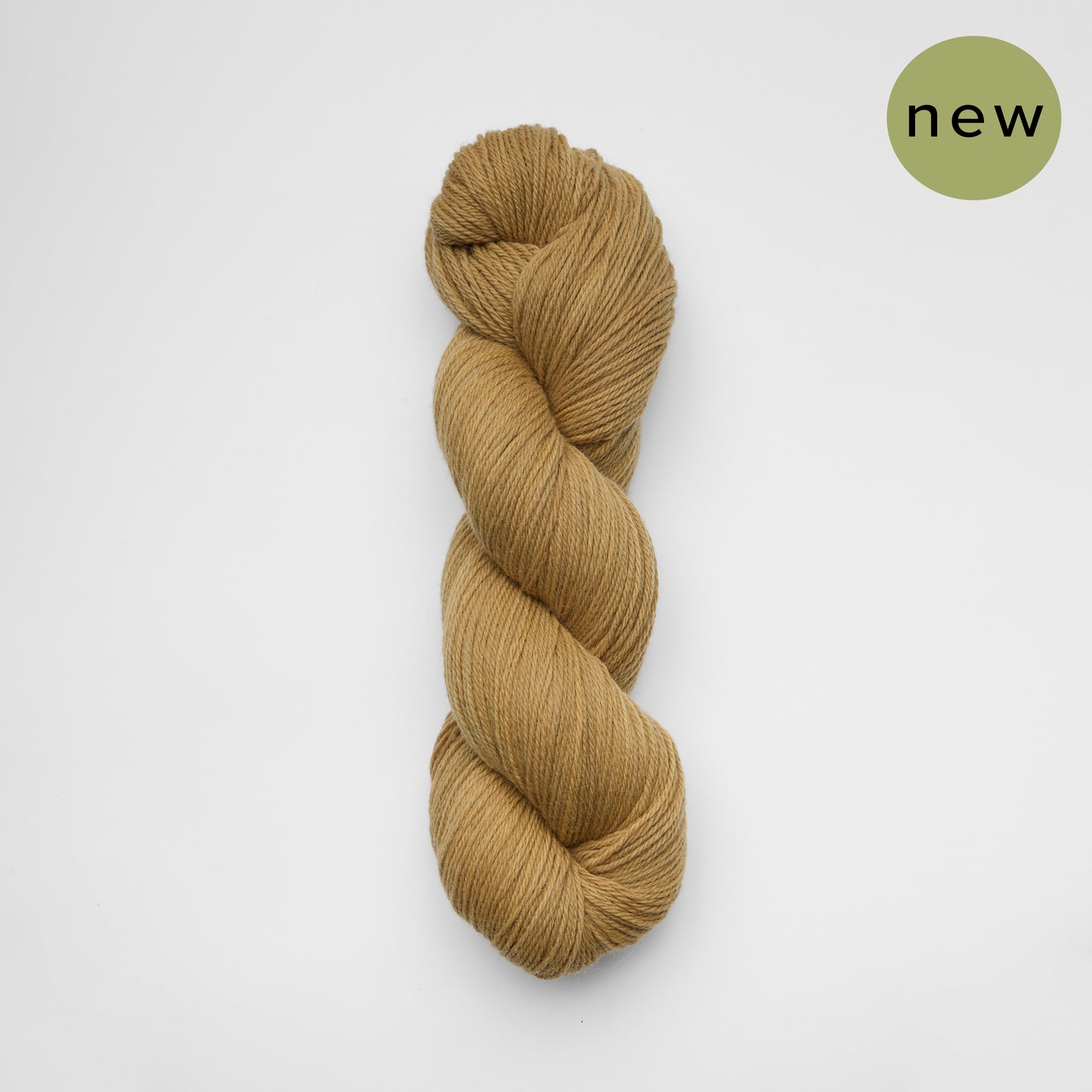 Kinua Fingering Luxury Blend yarn in soft, vibrant colors, showcasing the smooth, high-quality fiber and detailed texture.