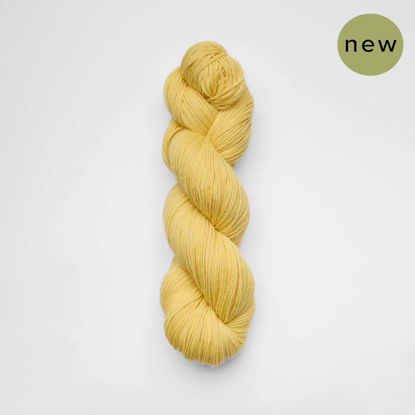 Kinua The Fingering Luxury Blend yarn in a natural fiber with a soft, smooth texture and subtle color variations.