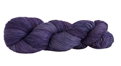 Manos del Uruguay Marina yarn in violet color, soft and colorful knitting yarn with a textured appearance.