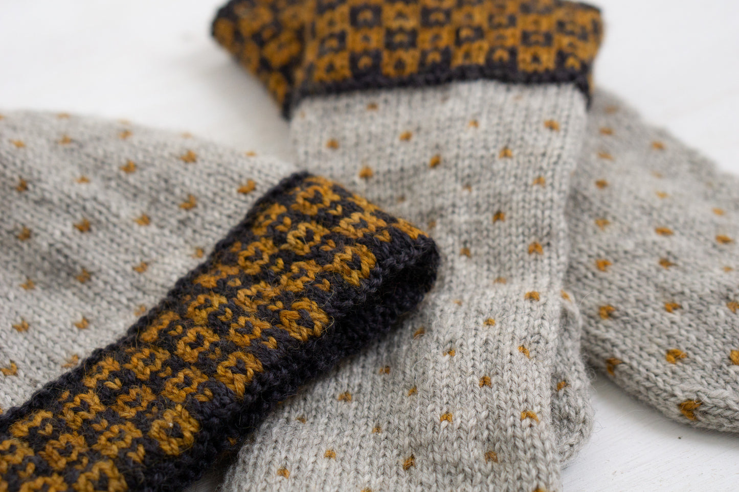 Mancha Hat + Mitts (F153)