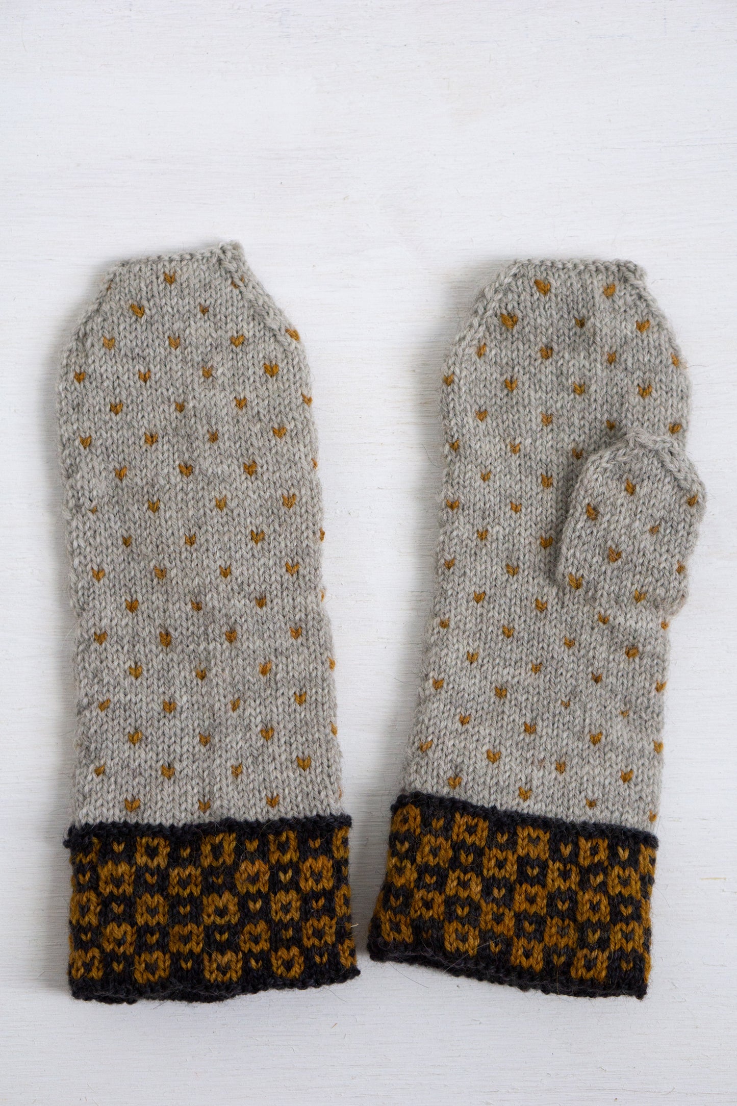 Mancha Hat + Mitts (F153)
