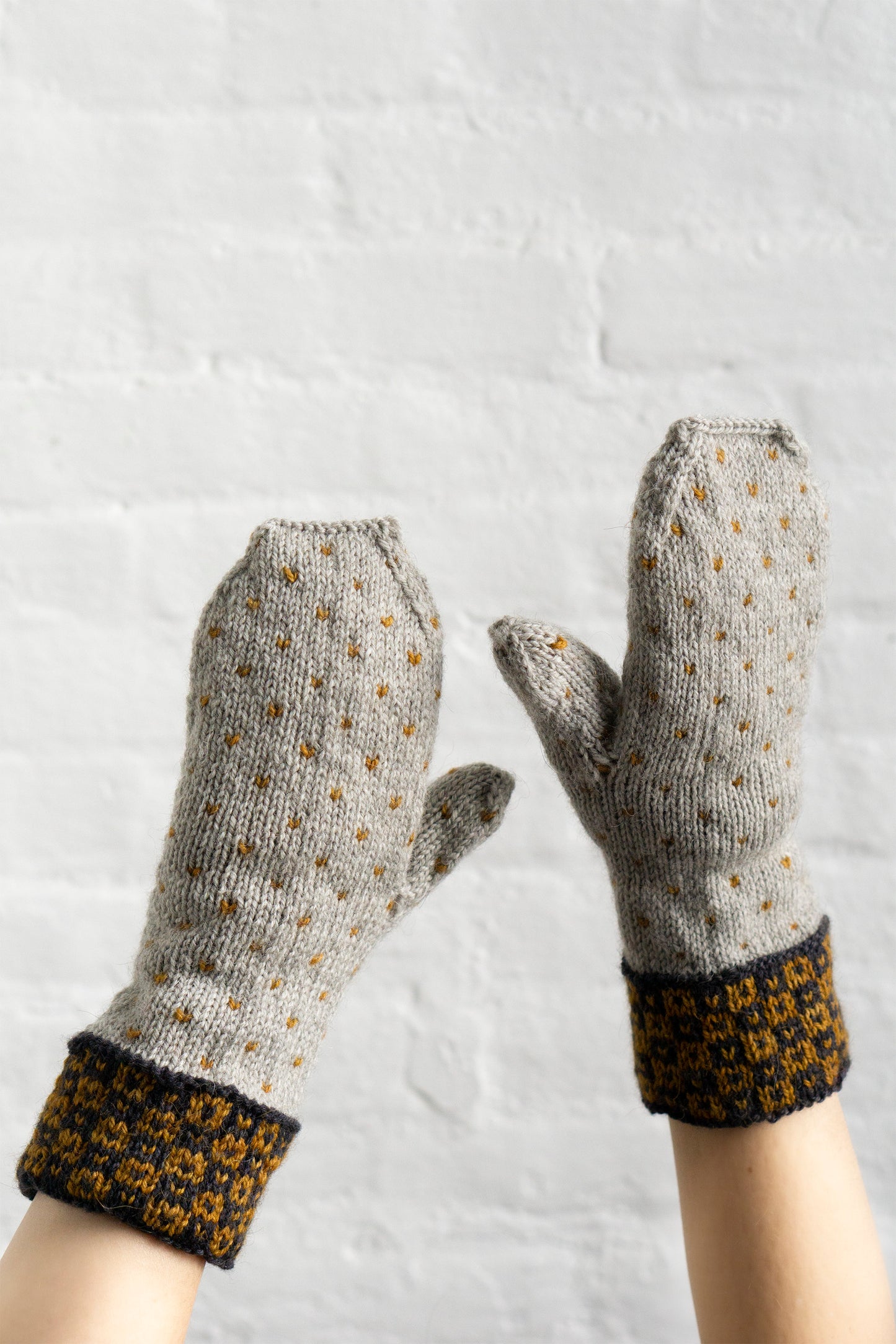 Mancha Hat + Mitts (F153)