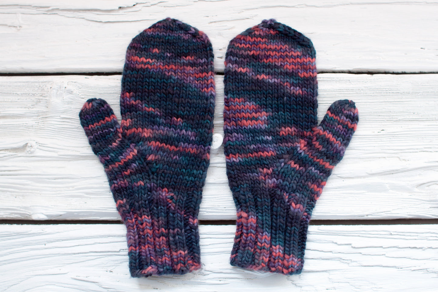 Handful of Berries Mittens (F4)